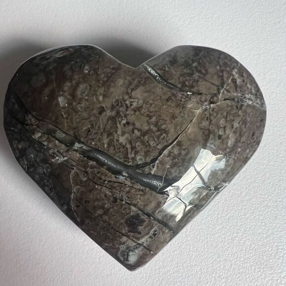 Volcano Agate Heart Carving UV Reactive (10) - Picture 11 of 11